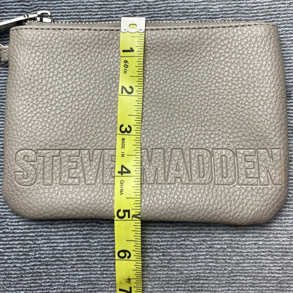 Steve Madden - Gray Logo Wristlet - Picture 5 of 10